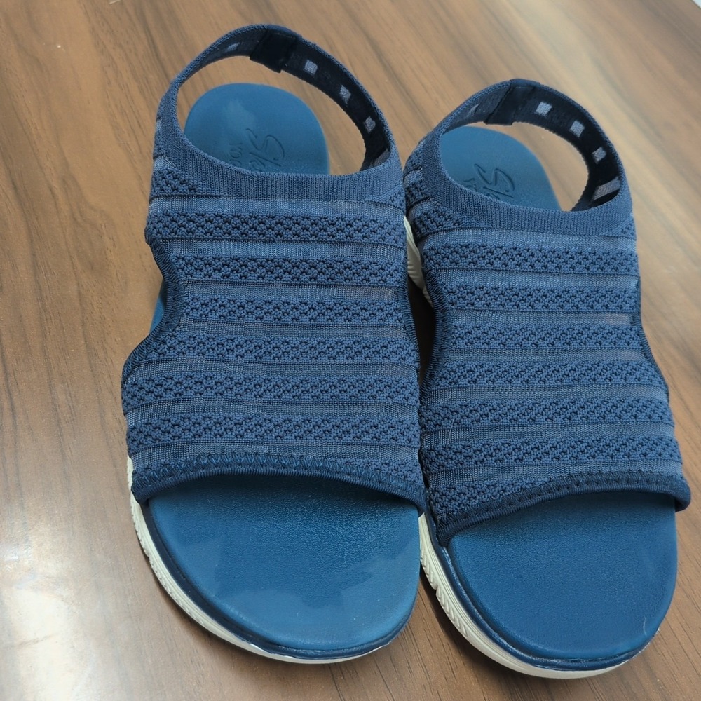 Women's Skechers Arch Fit - City Catch sandals in navy blue - Picture 2 of 8